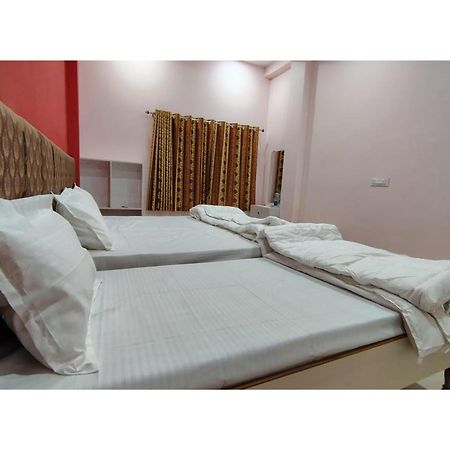 Hotel Shree Puram Varanasi Esterno foto