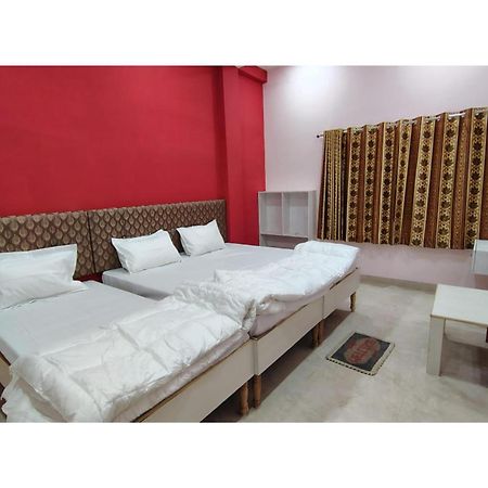 Hotel Shree Puram Varanasi Esterno foto