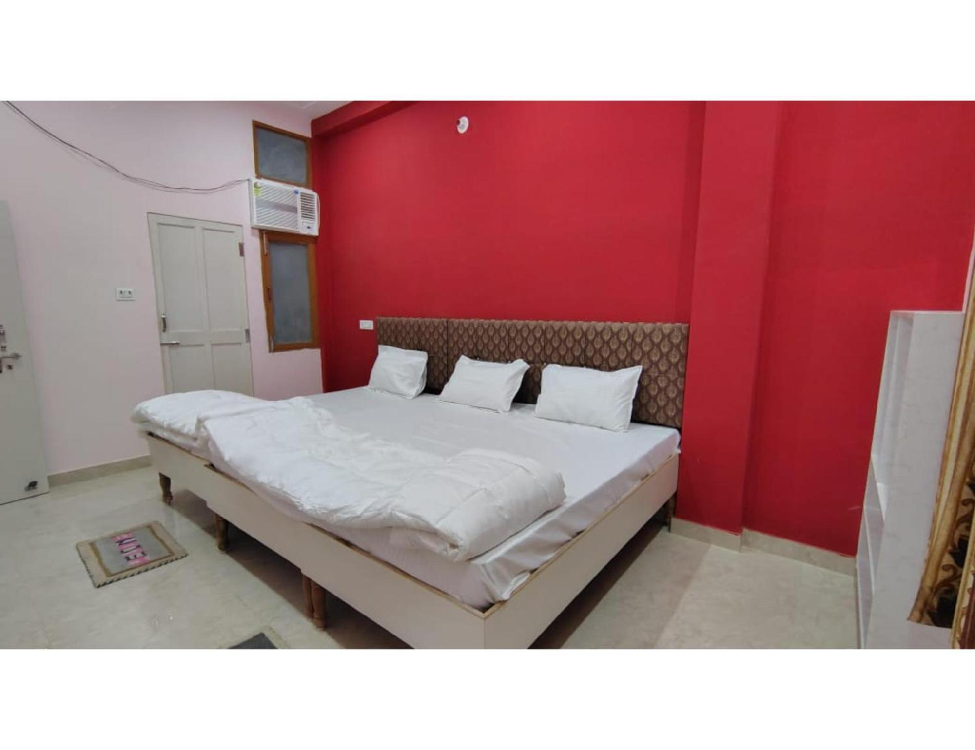 Hotel Shree Puram Varanasi Esterno foto