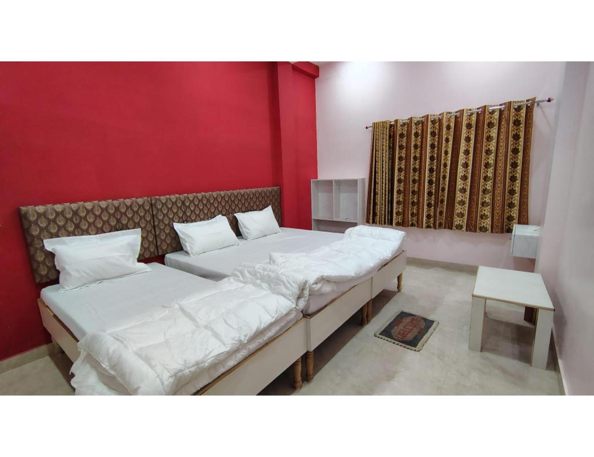 Hotel Shree Puram Varanasi Esterno foto